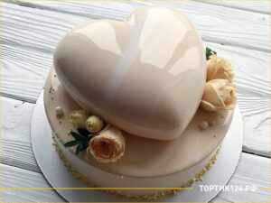 Свадебный торт в виде сердца